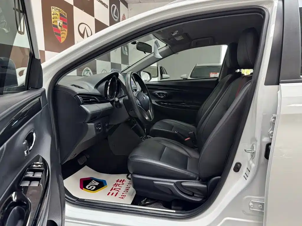Toyota Yaris L 2023