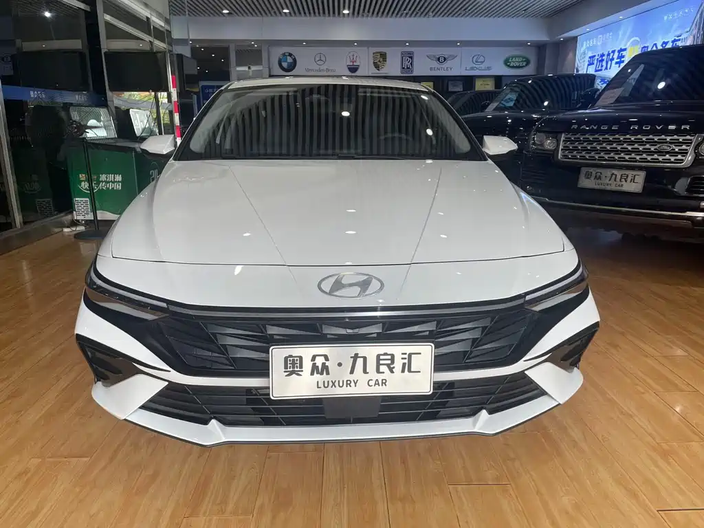 Hyundai Elantra 2023