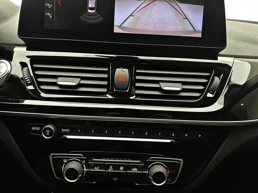 BMW 1 Series 2021 — фото 15