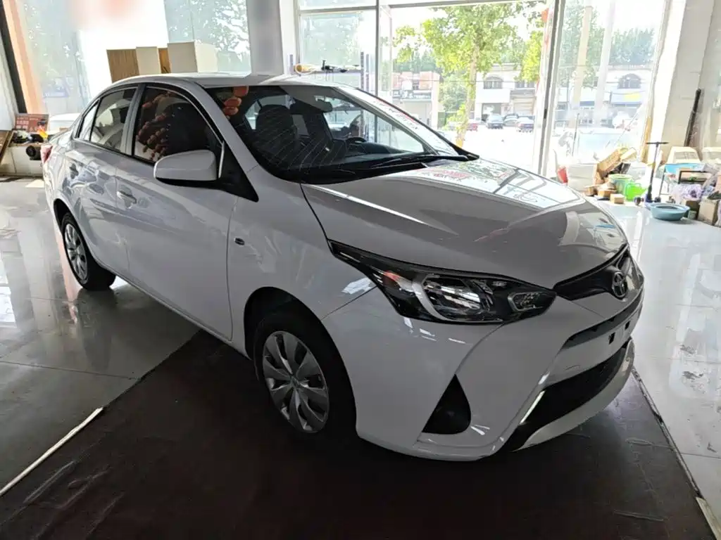 Toyota Yaris L 2021