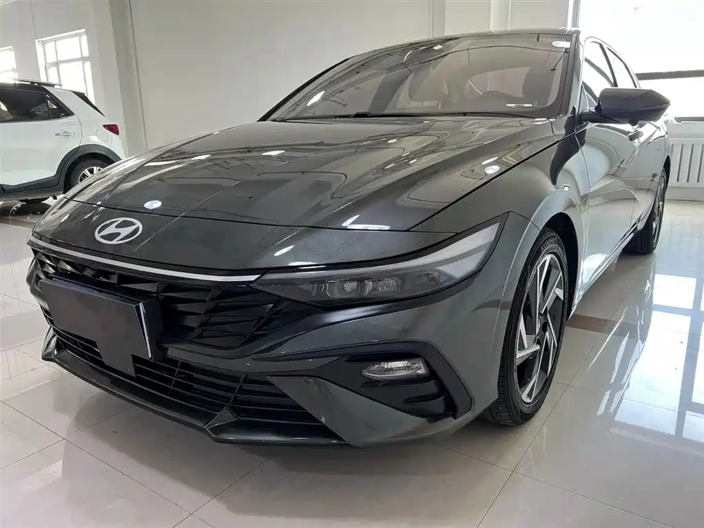 Hyundai Elantra 2023 — фото 1