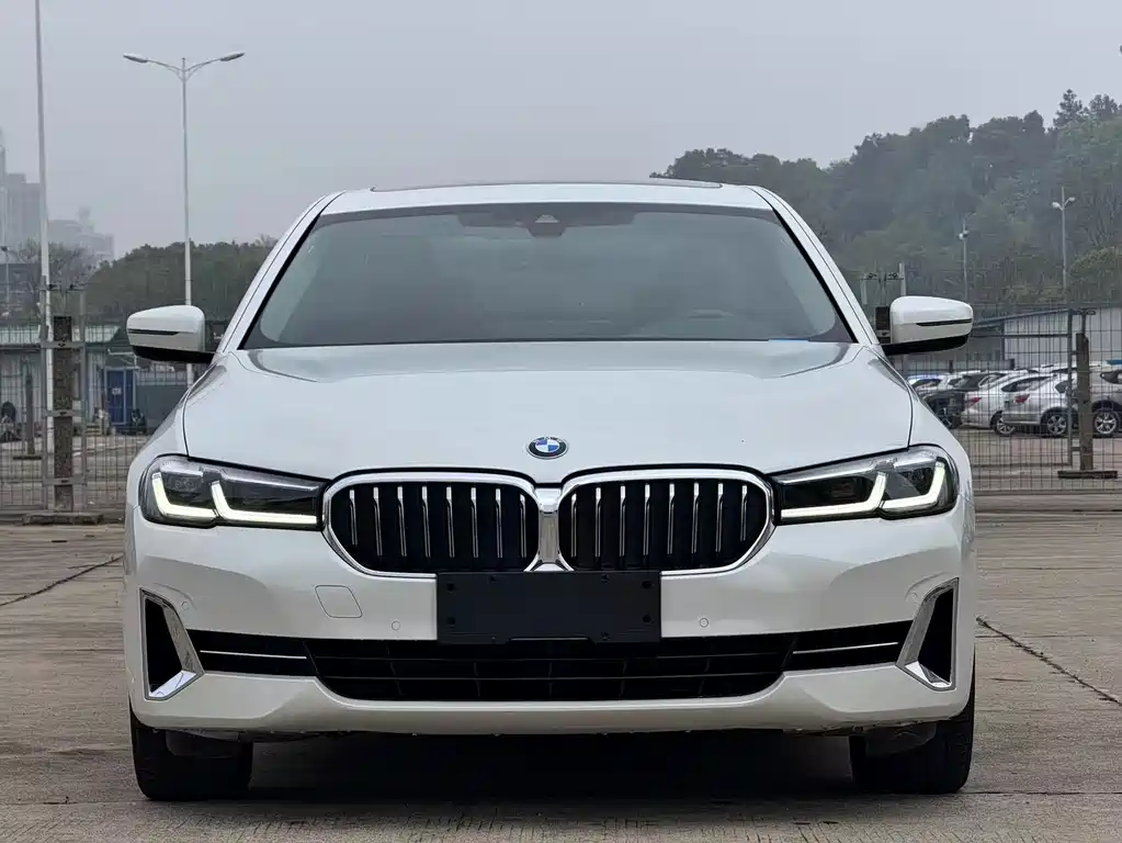 BMW 5 Series 2022 — фото 2