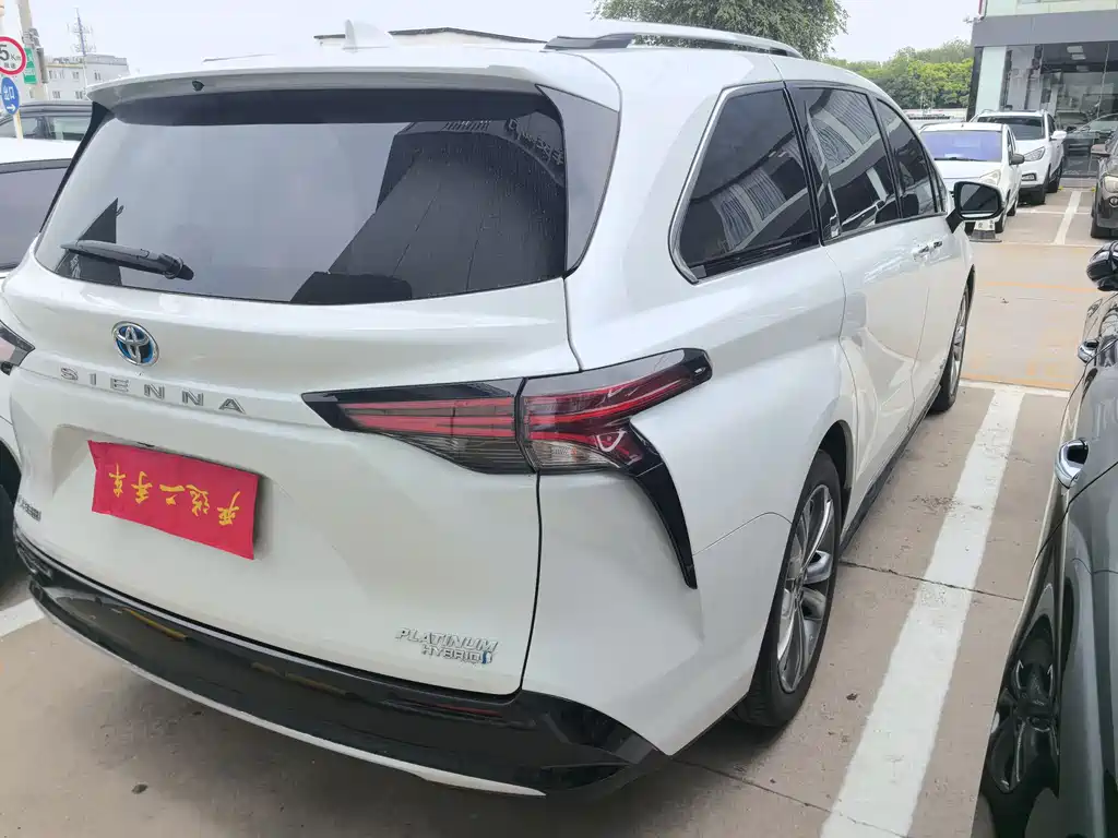 Toyota Sienna 2023 — фото 19