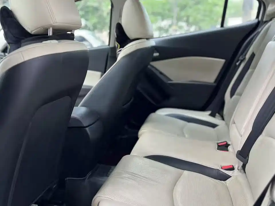 Mazda 3 Axela 2014