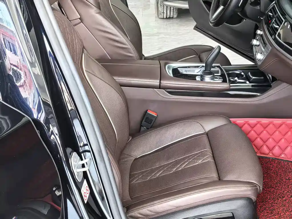 BMW 7 Series 2019 — фото 11