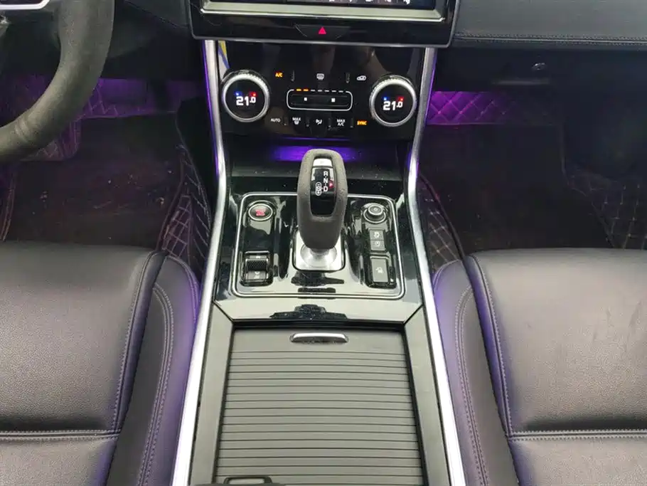 Jaguar XEL 2020 — фото 16