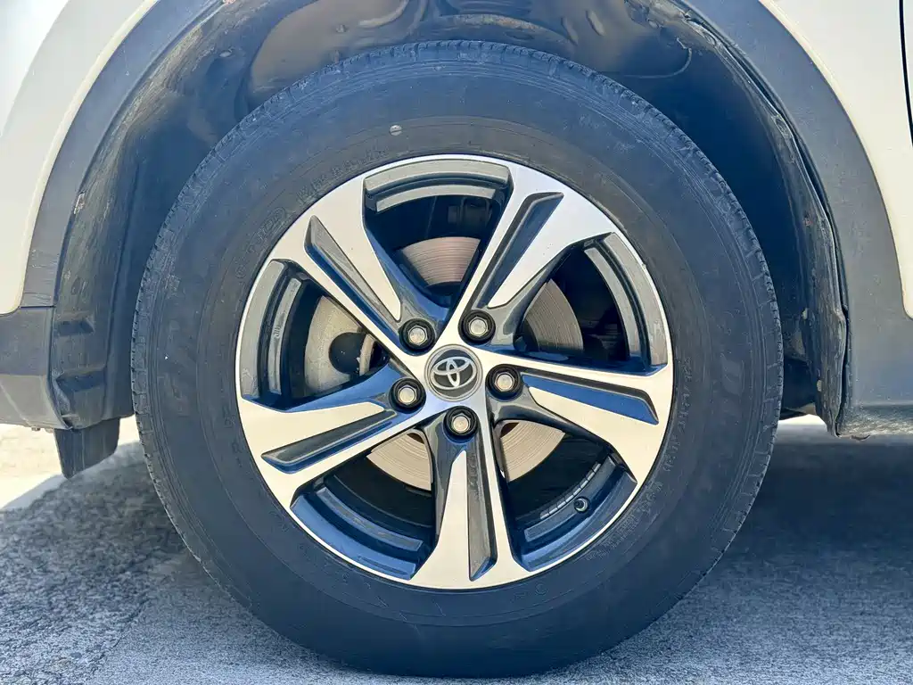 Toyota RAV4 2015 — фото 12