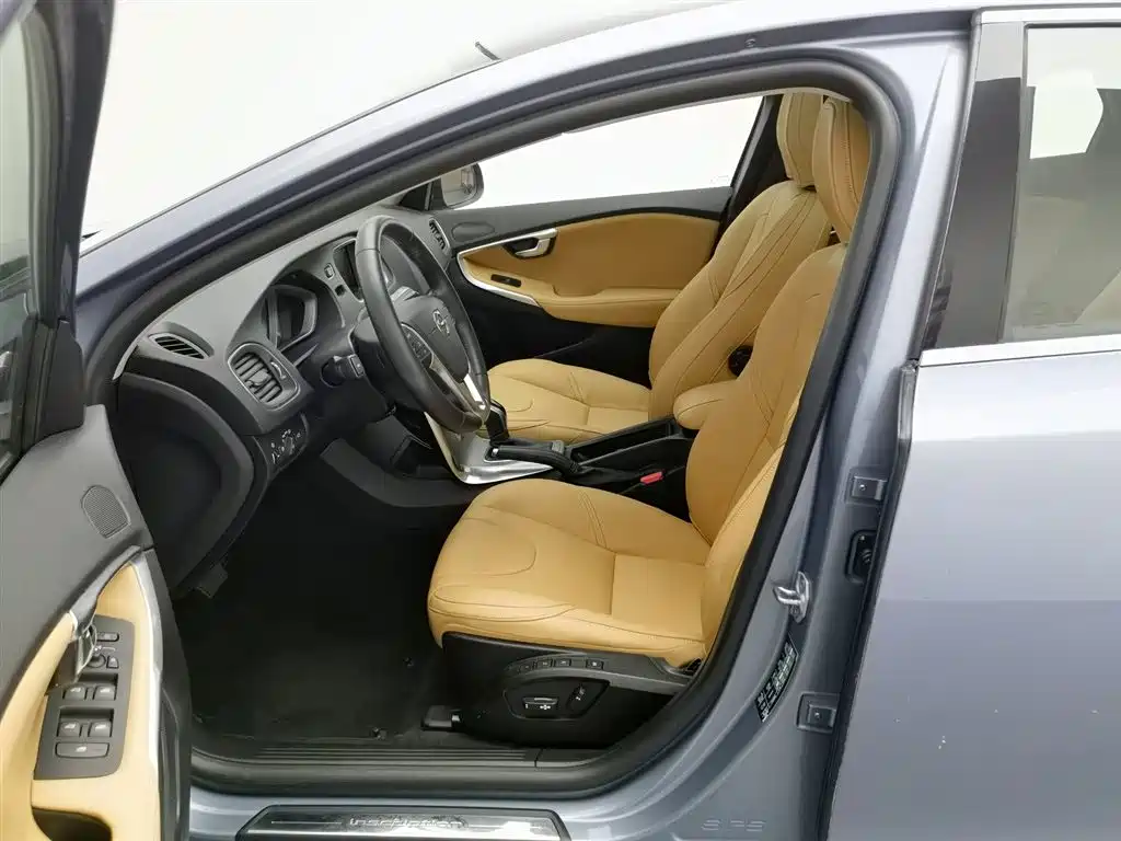 Volvo V40 2017 — фото 10