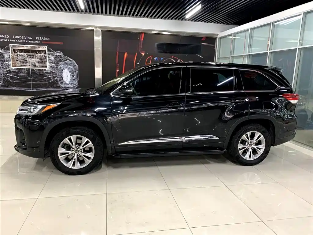 Toyota Highlander 2018 — фото 10