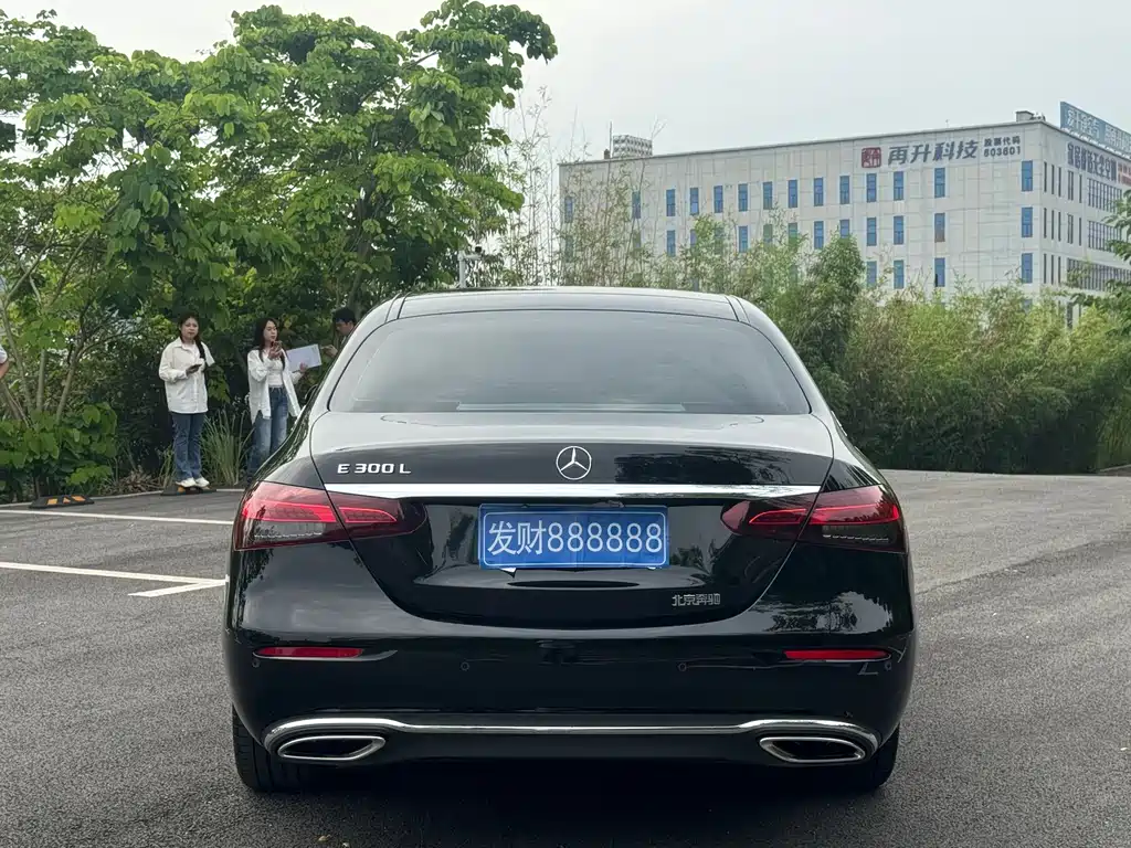 Mercedes-Benz E-Class 2022 — фото 4