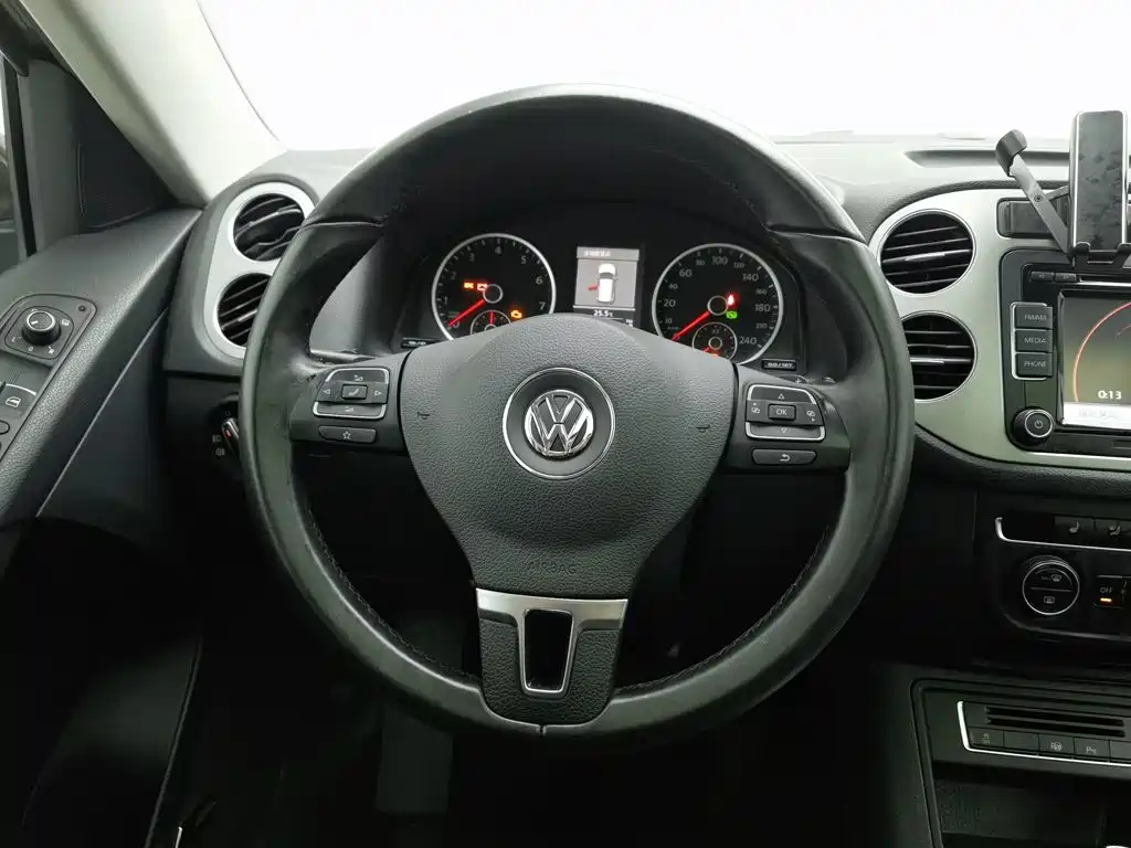 Volkswagen Tiguan 2014 — фото 11