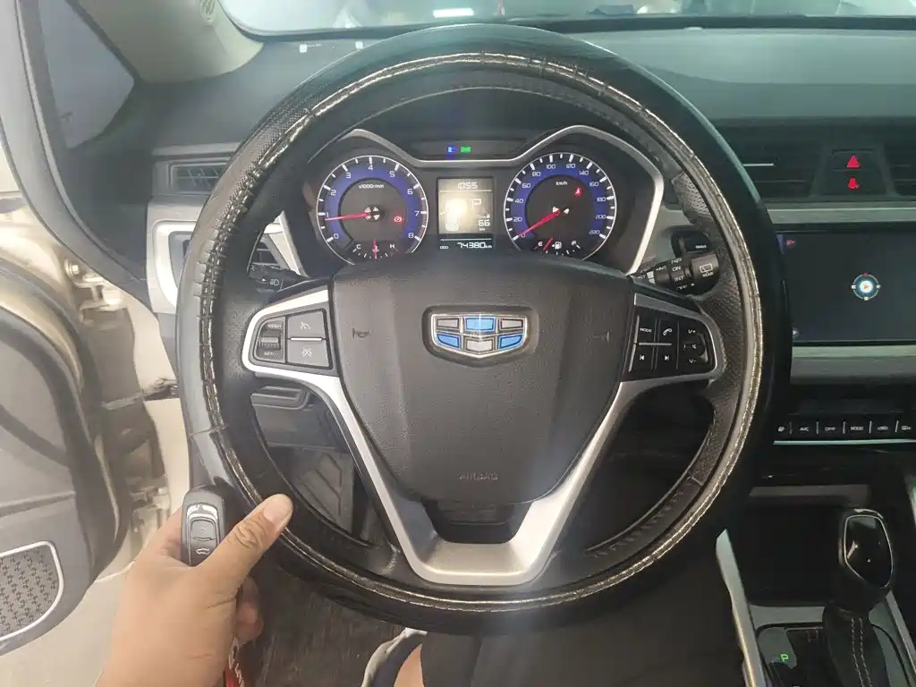 Geely Vision X3 2019 — фото 11