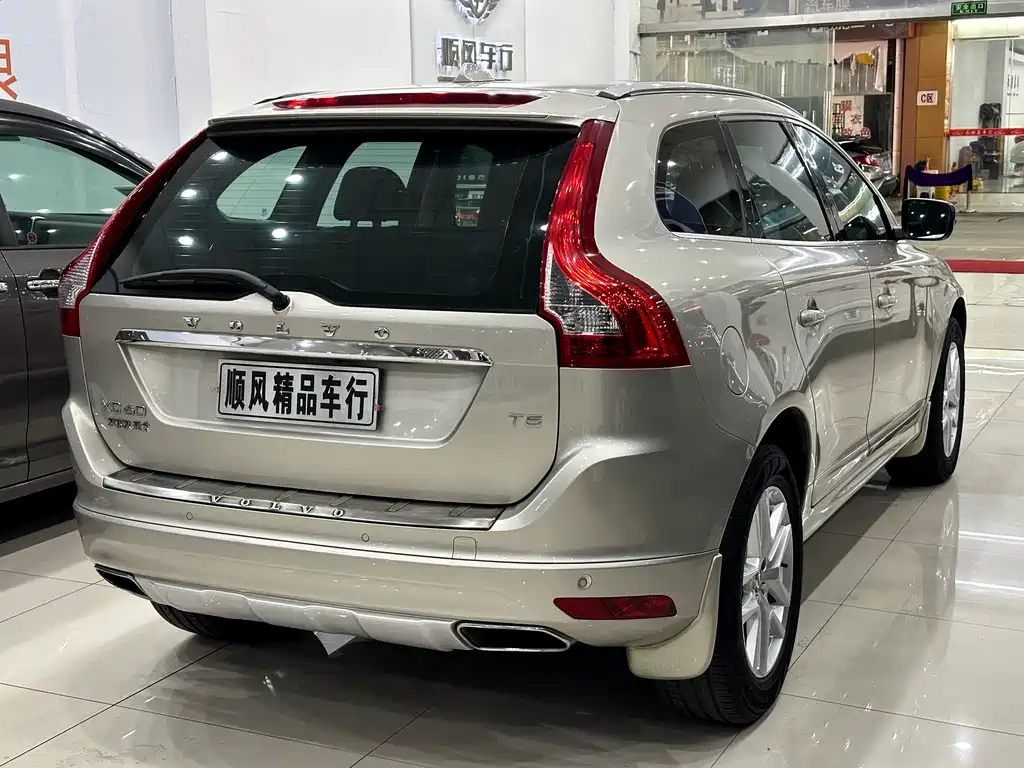 Volvo XC60 2017 — фото 28