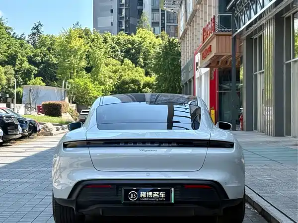 Porsche Taycan 2021