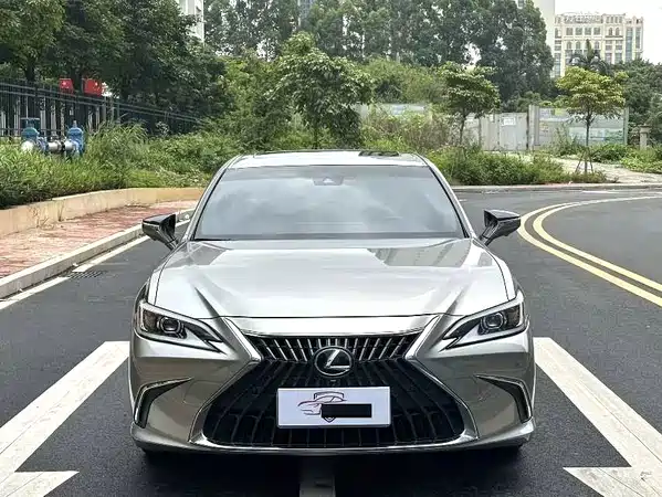 Lexus ES 2024