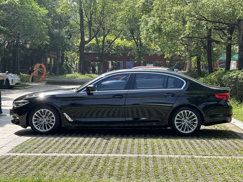 BMW 5 Series New Energy 2020 — фото 5