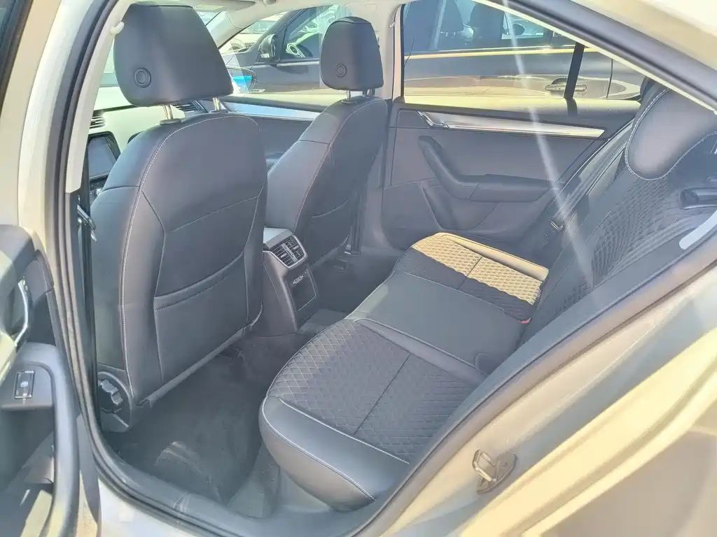Skoda Octavia 2020 — фото 8