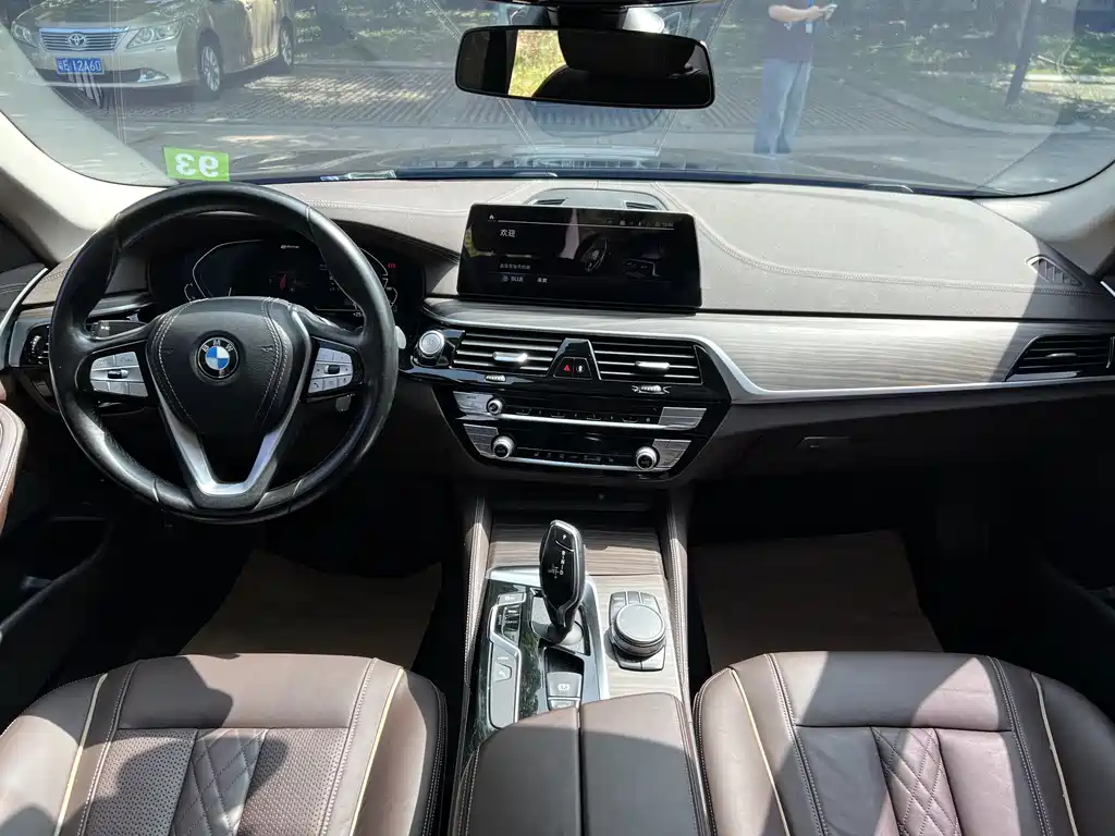 BMW 5 Series New Energy 2020 — фото 9