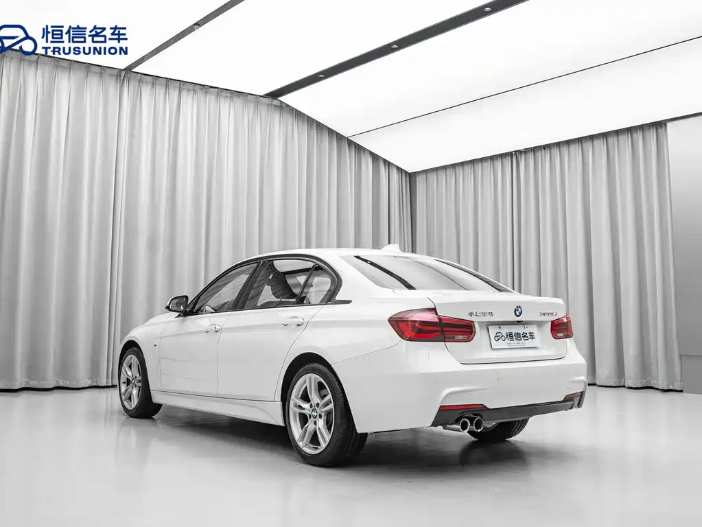 BMW 3 Series 2018 — фото 6
