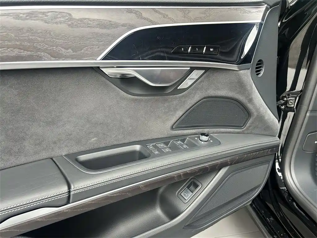 Audi A8 2023 — фото 14