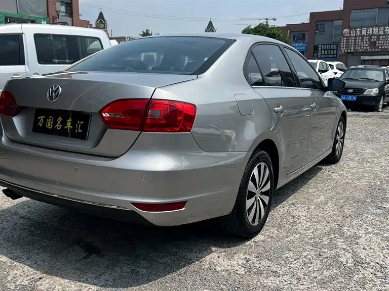 Volkswagen Sagitar 2013
