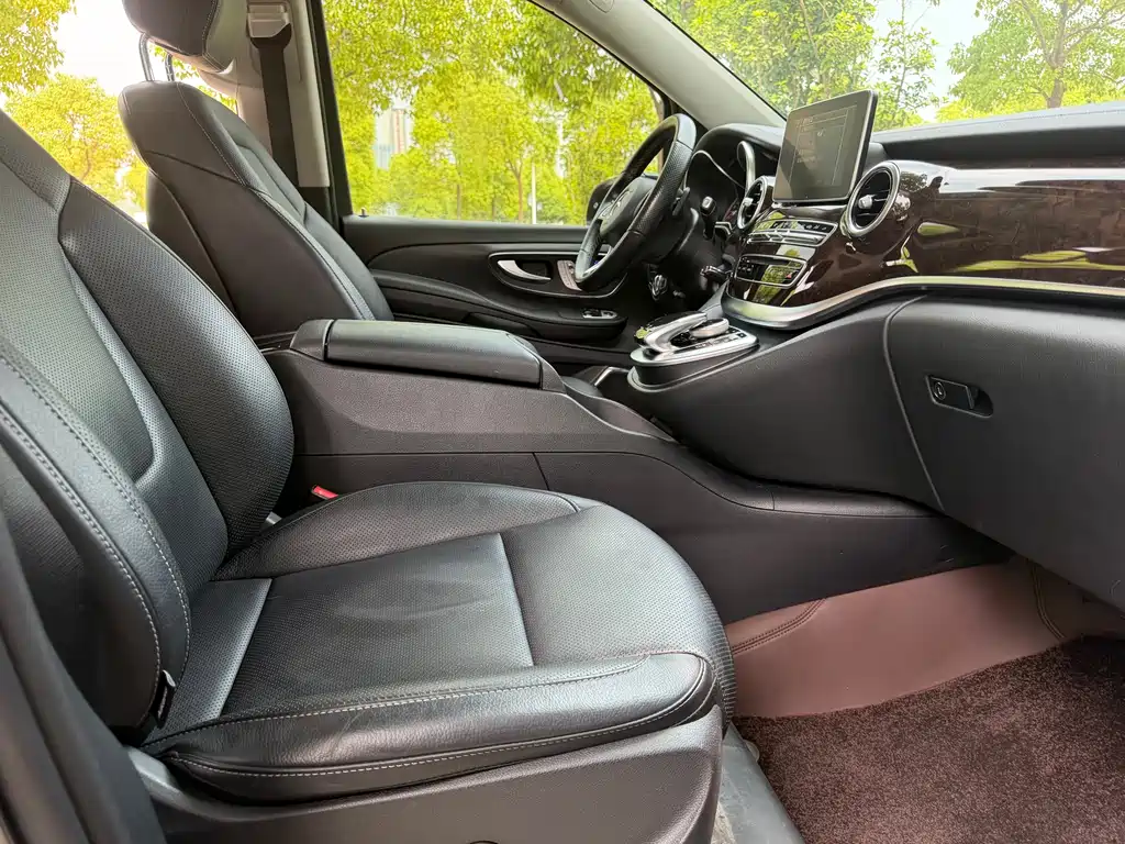 Mercedes-Benz V-Class 2017 — фото 15