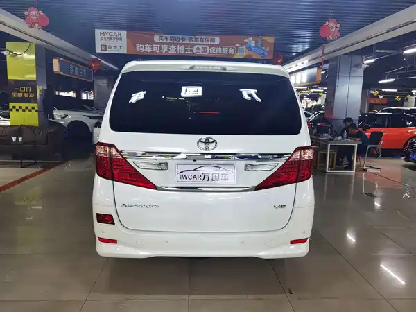 Toyota Alphard 2013