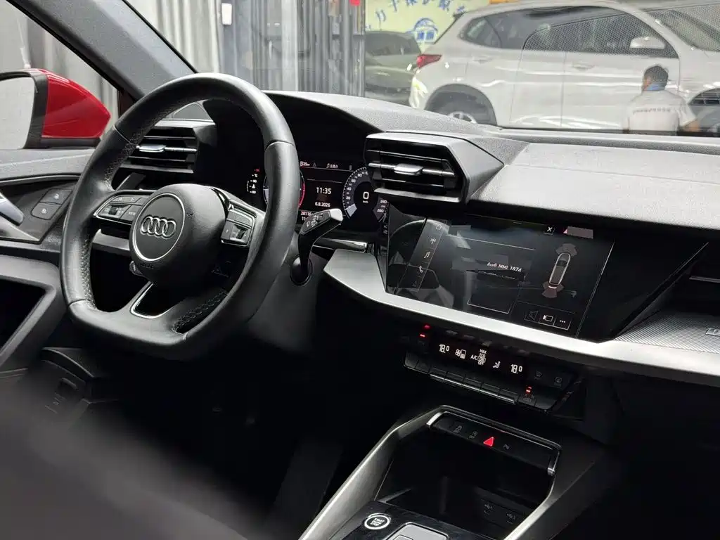 Audi A3 2023 — фото 12