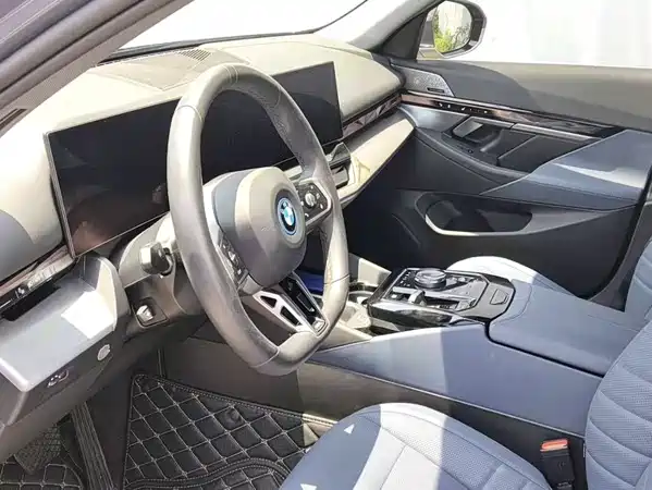 BMW i5 2024