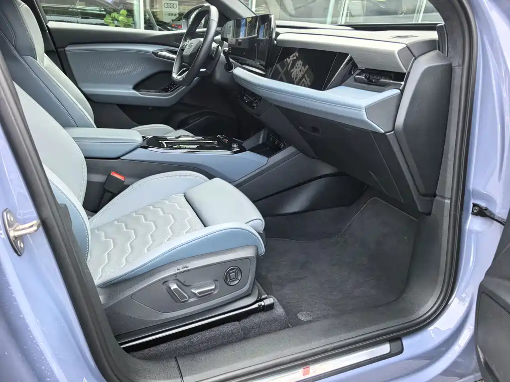 Audi Q6L E-Tron 2025 — фото 8