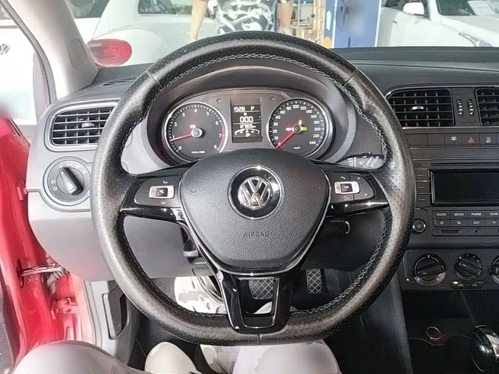 Volkswagen Polo 2015 — фото 11