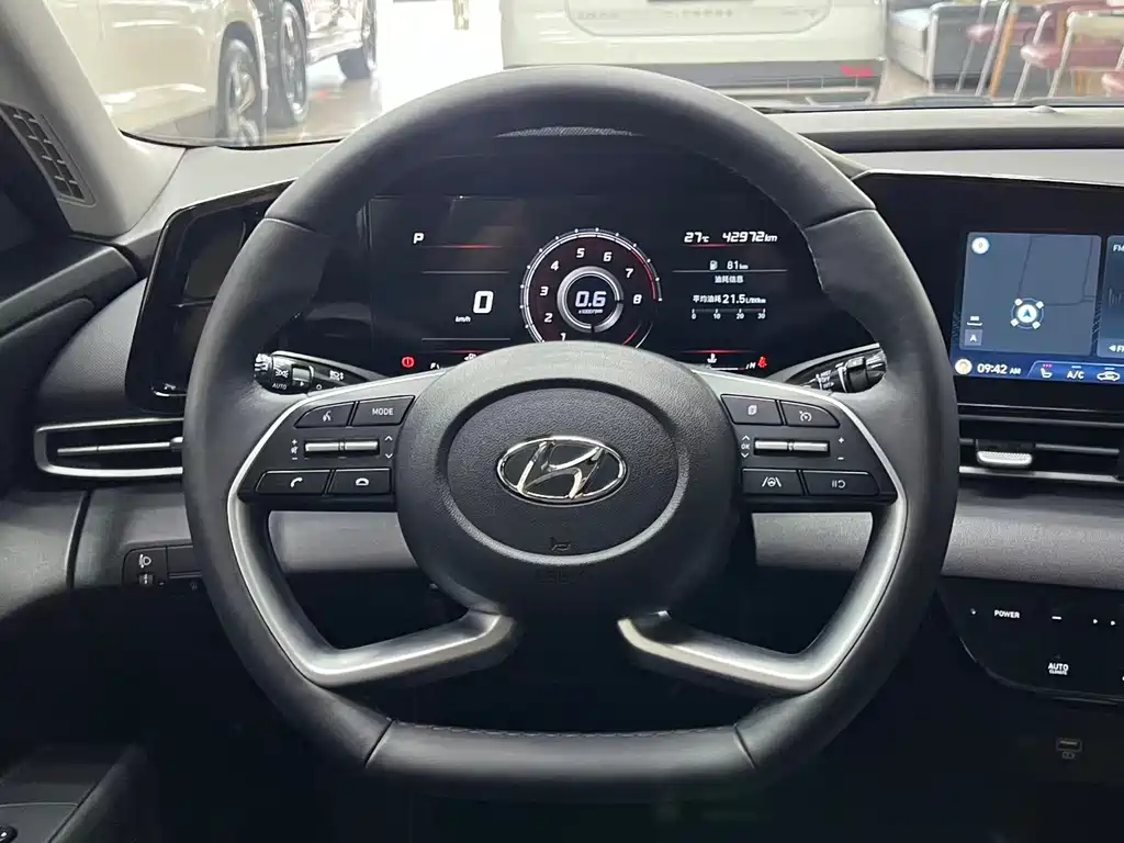 Hyundai Elantra 2022 — фото 10