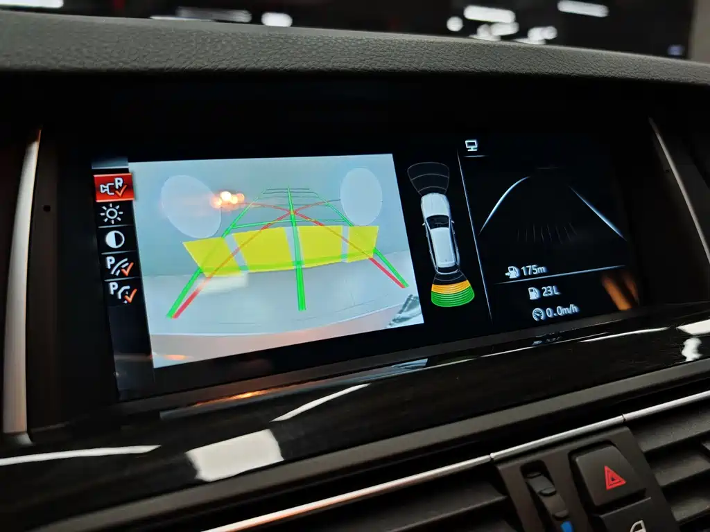 BMW 5 Series 2015 — фото 28