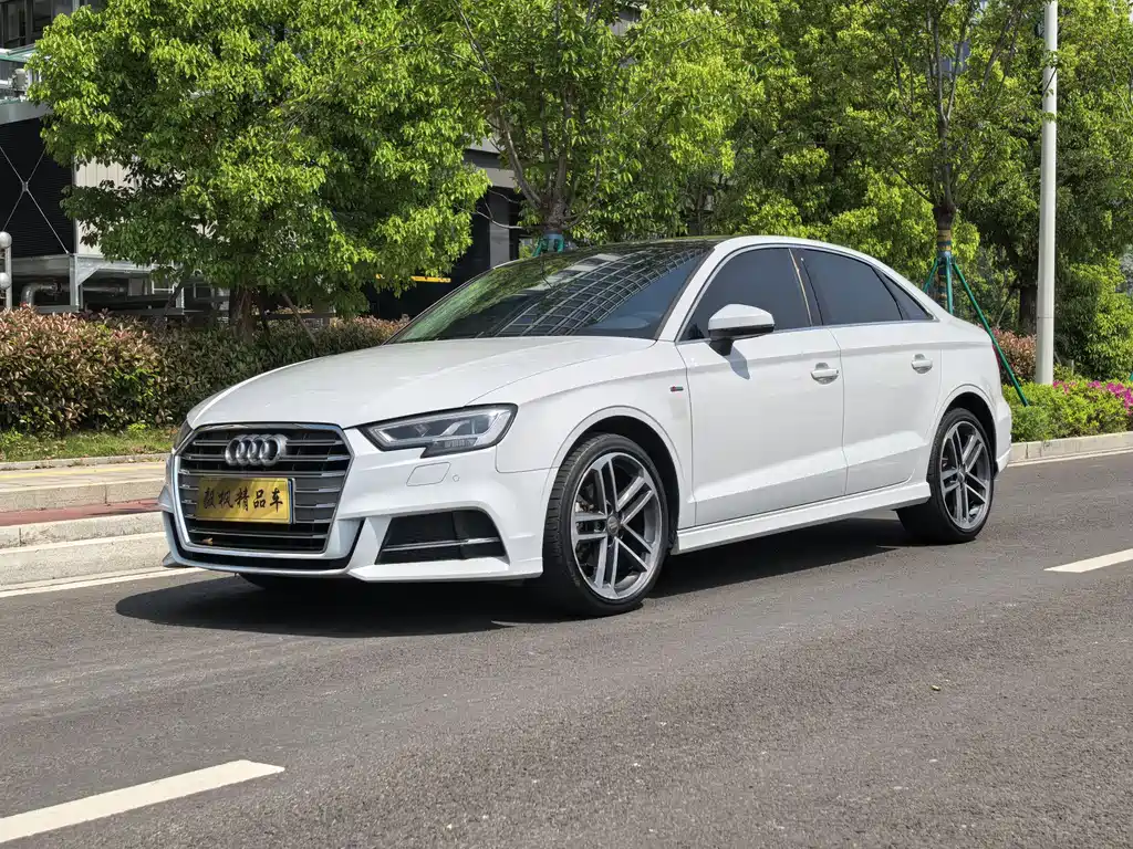 Audi A3 2019 — фото 1