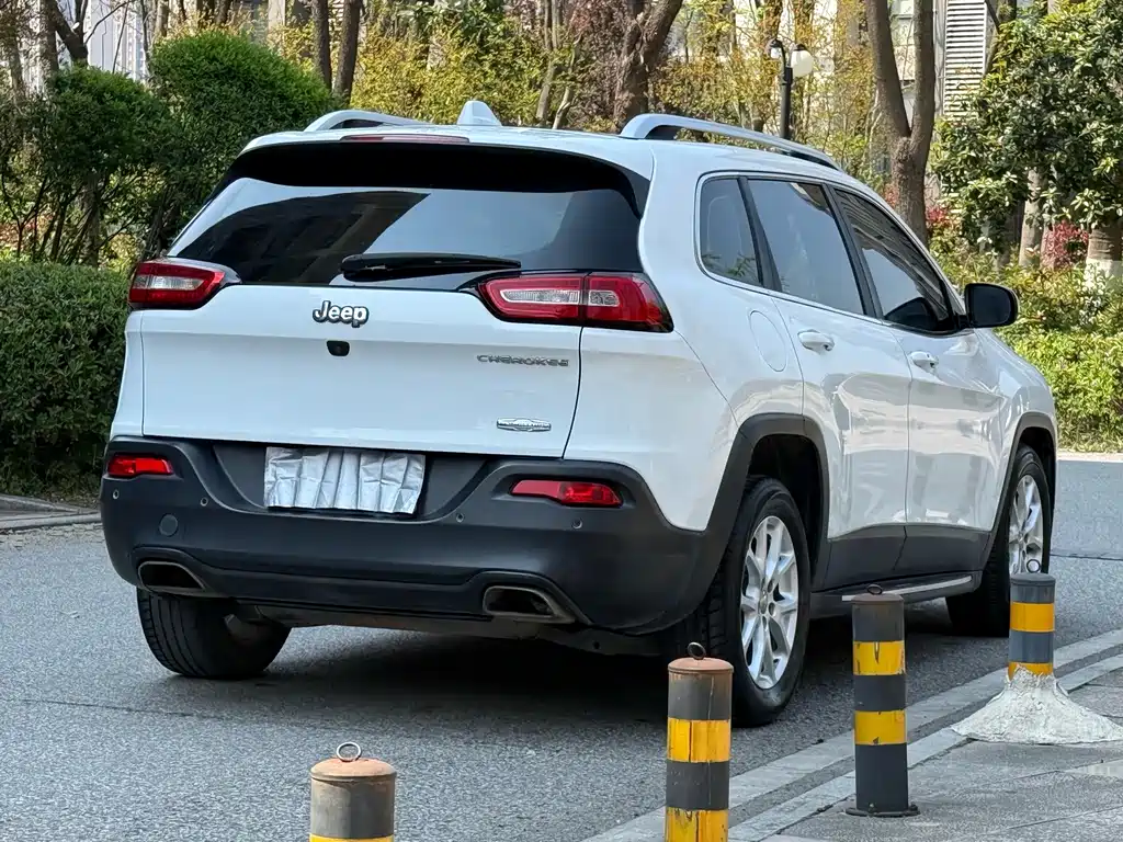 Jeep Cherokee 2017 — фото 4