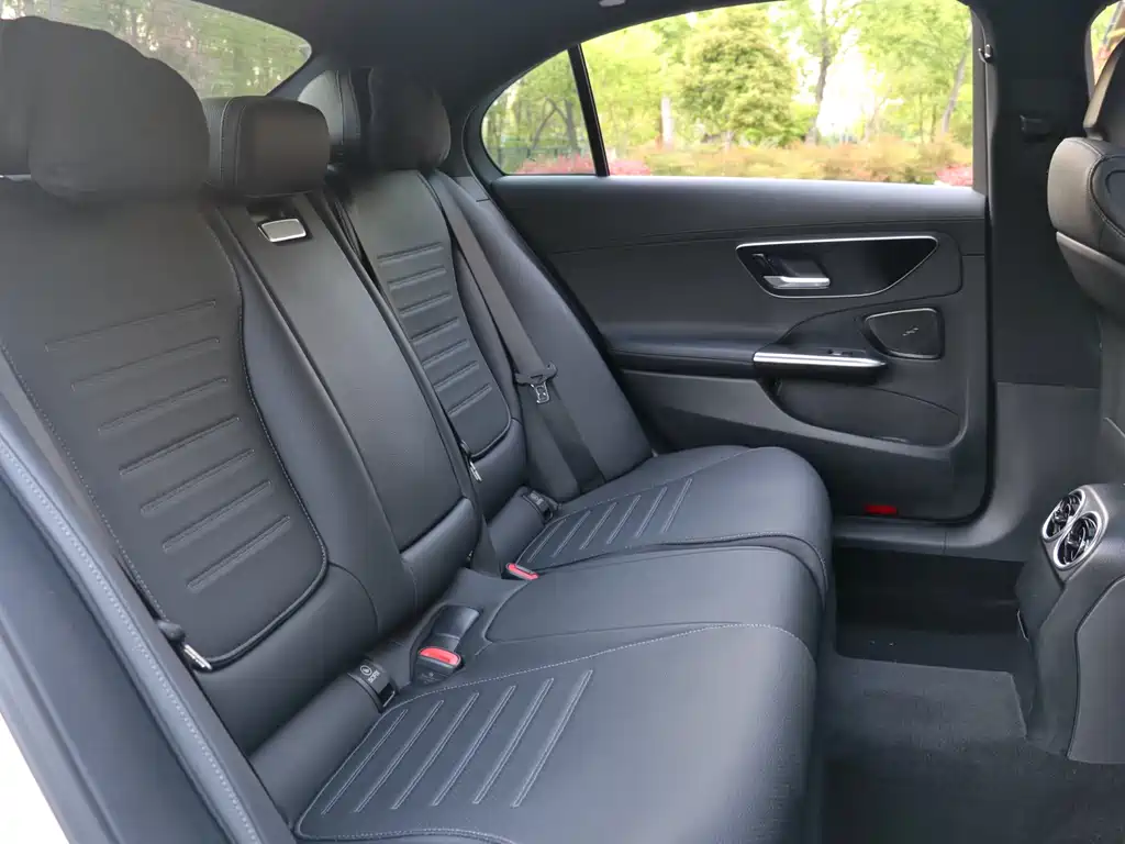 Mercedes-Benz C-Class 2023 — фото 20