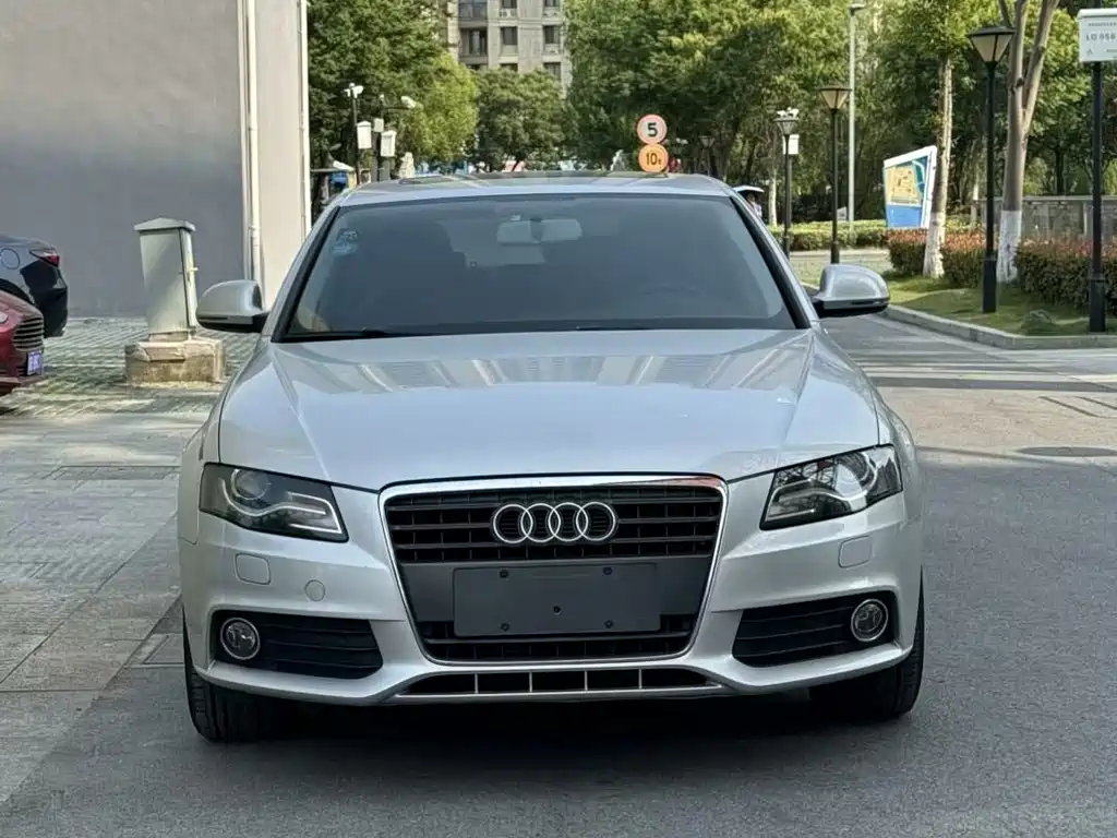 Audi A4L 2011 — фото 2