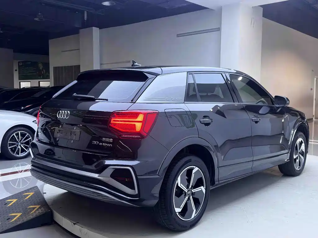 Audi Q2L E-Tron 2023