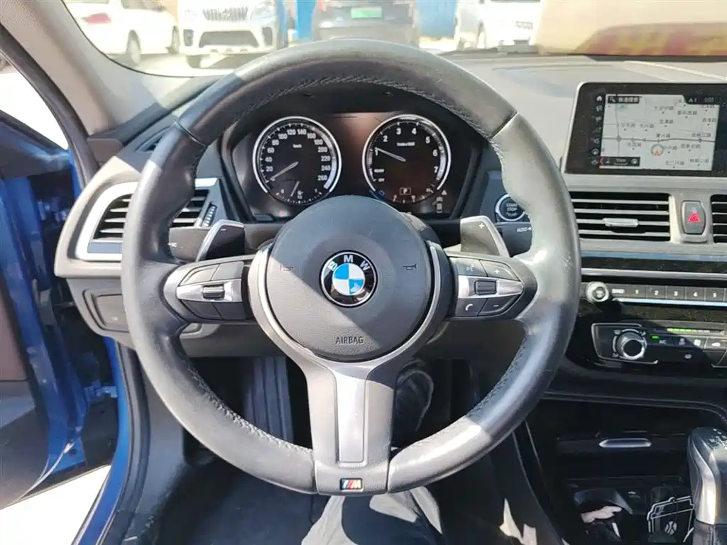 BMW 1 Series 2019 — фото 11