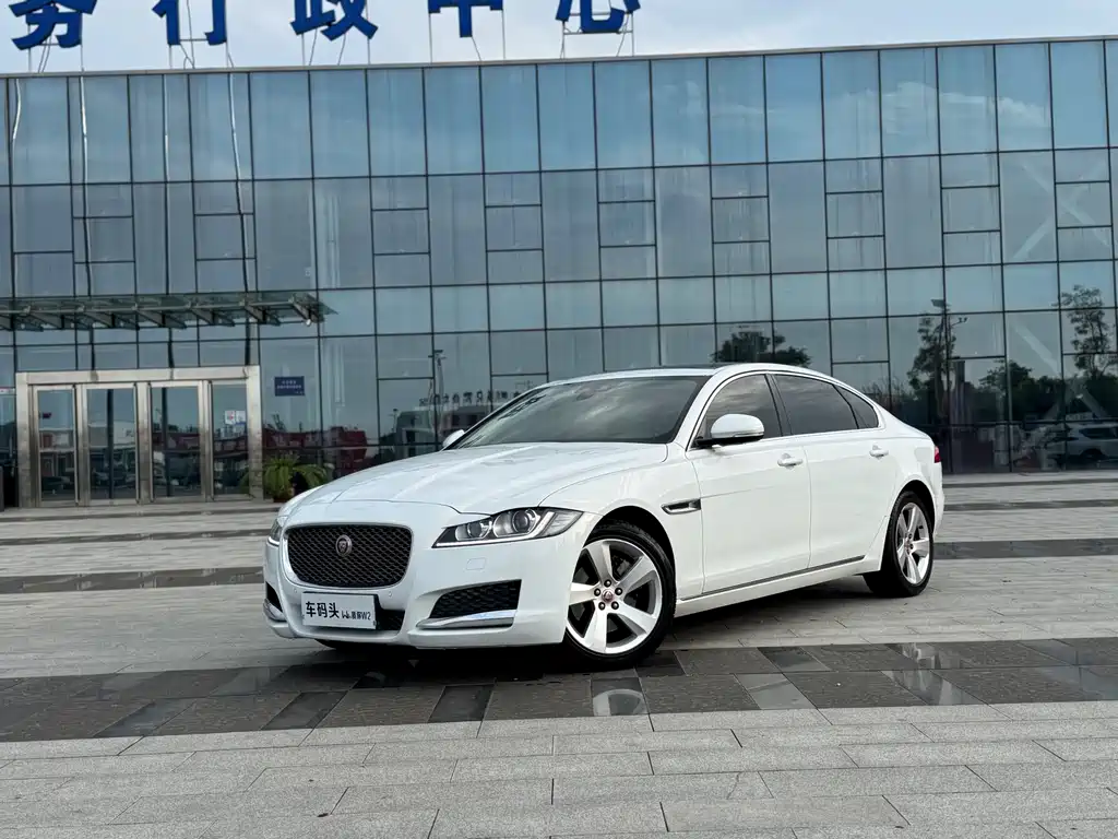 Jaguar XFL 2018 — фото 1