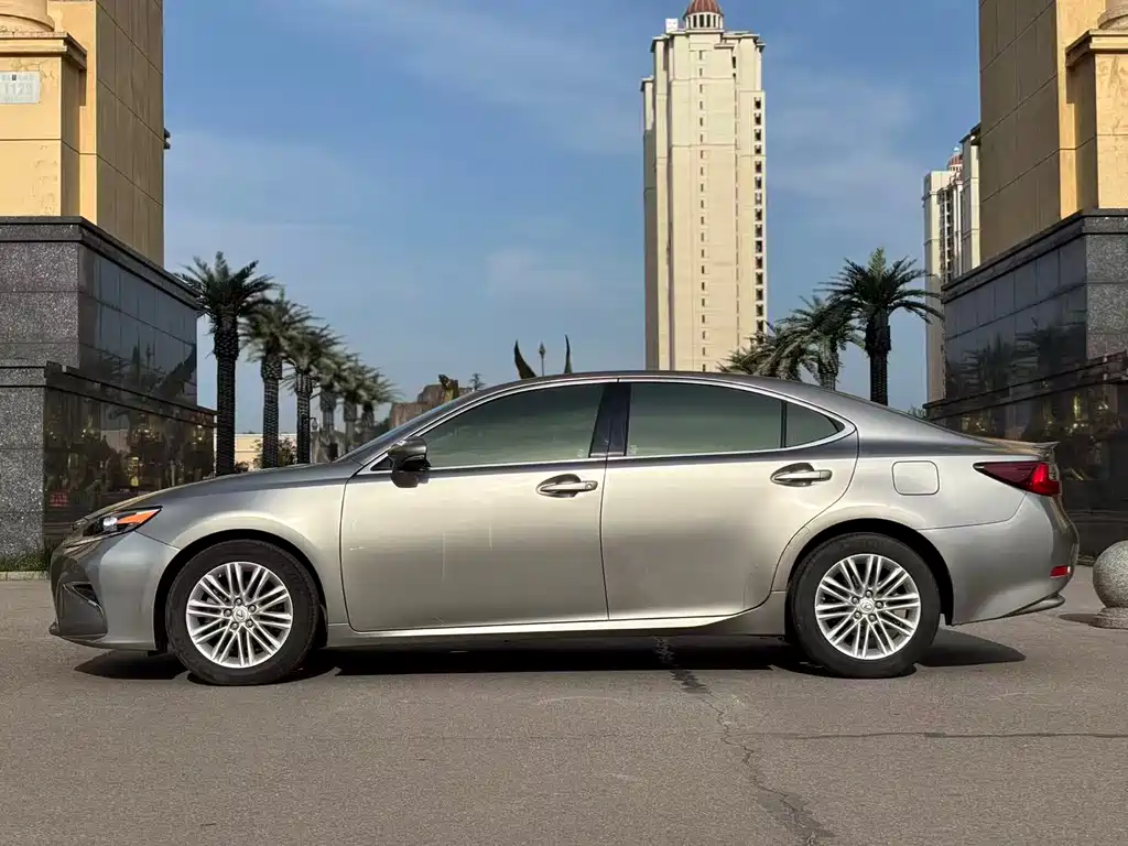 Lexus ES 2018 — фото 2