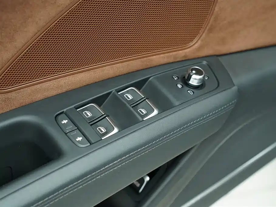 Audi A8 2015 — фото 11