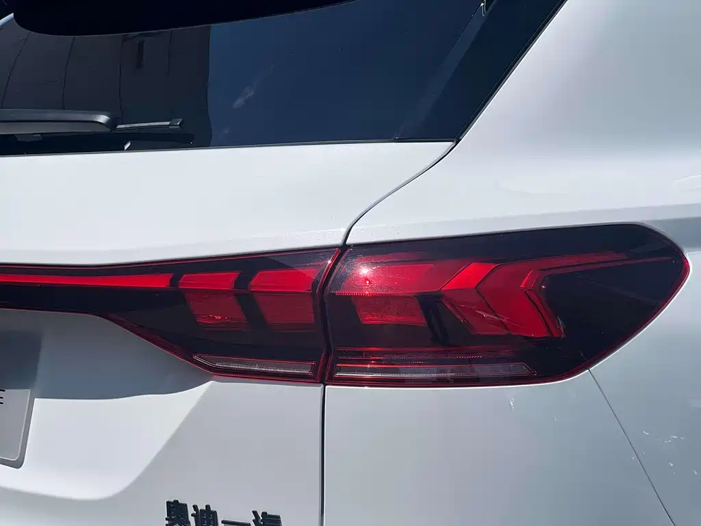 Audi Q6L e-tron 2025 — фото 13