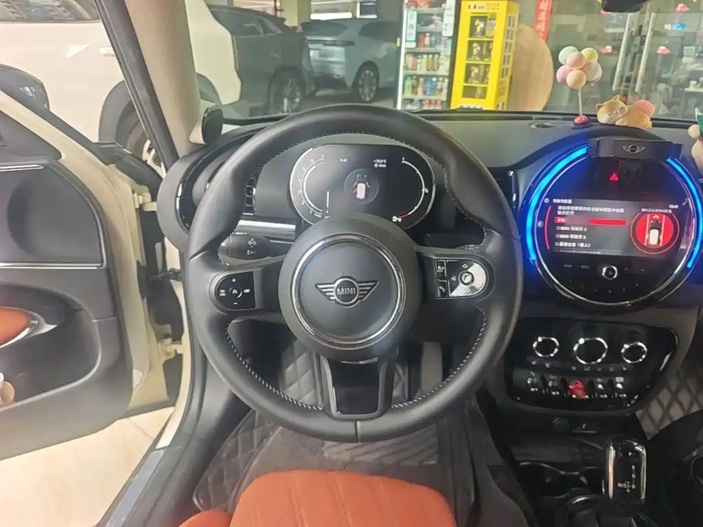 MINI Clubman 2023 — фото 11