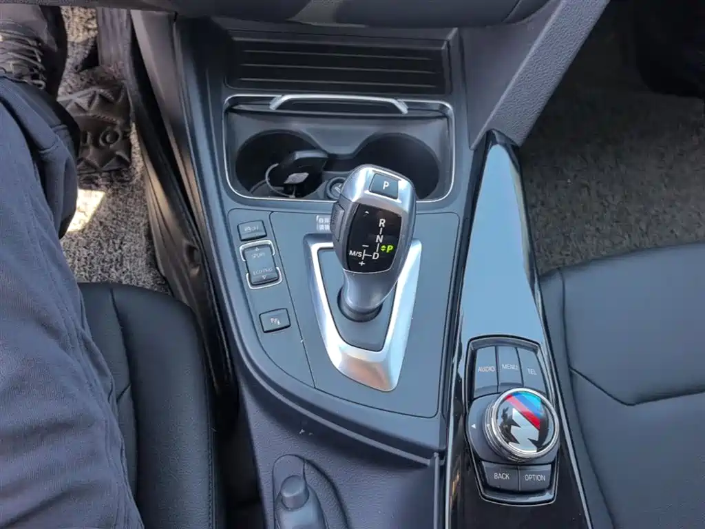 BMW 3 Series 2016 — фото 14