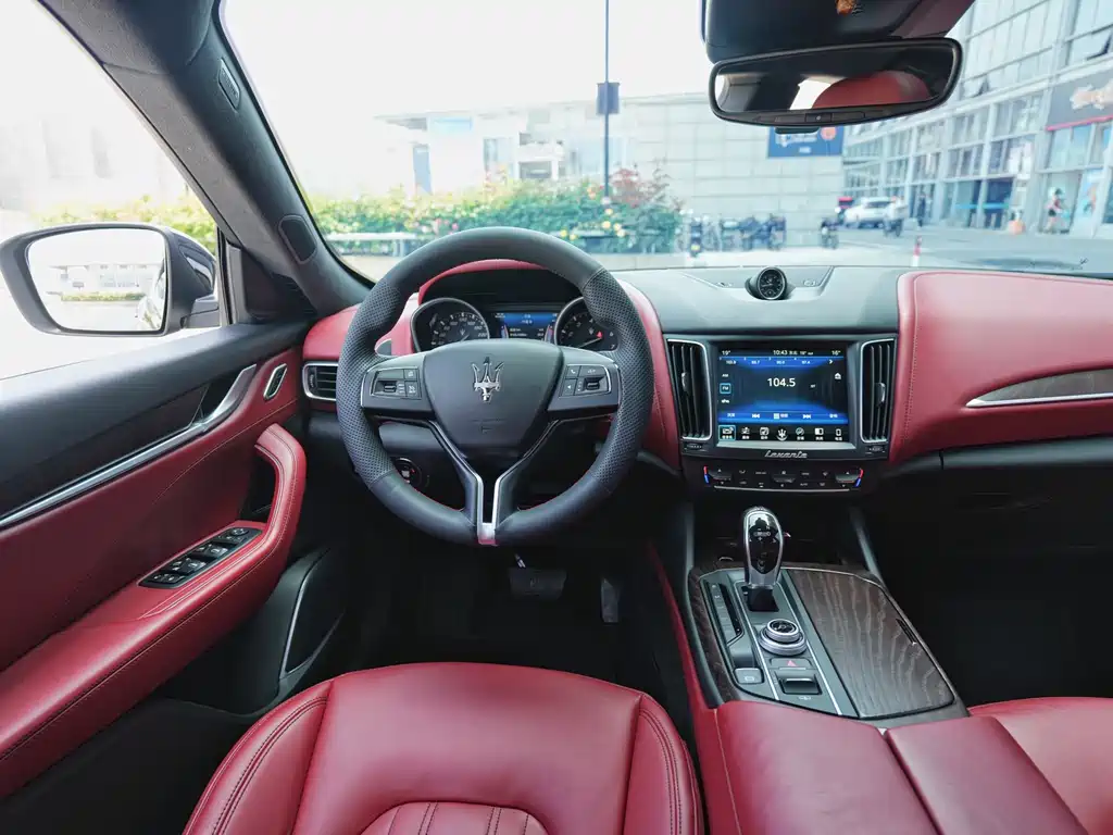 Maserati Levante 2018 — фото 11