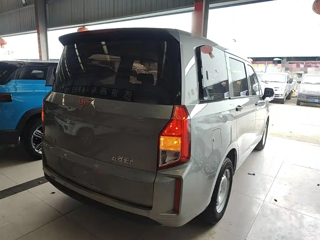 Wuling Hongguang PLUS 2020 — фото 7
