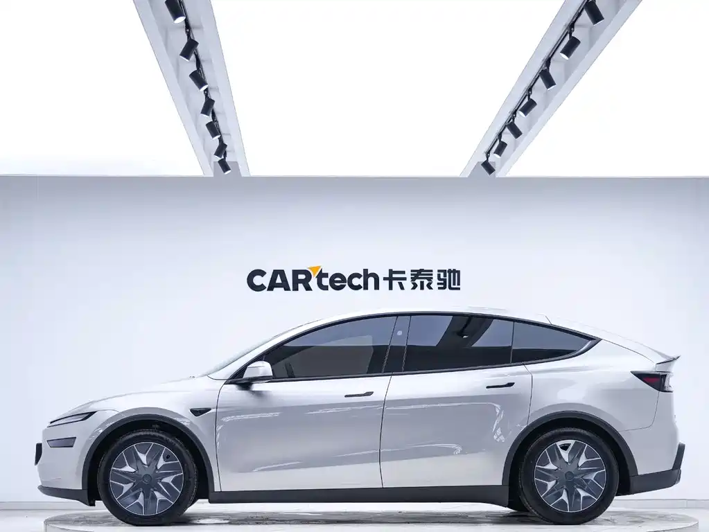 Tesla Model Y L 2026