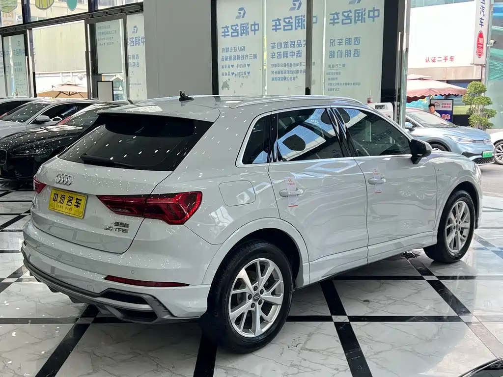 Audi Q3 2020 — фото 16