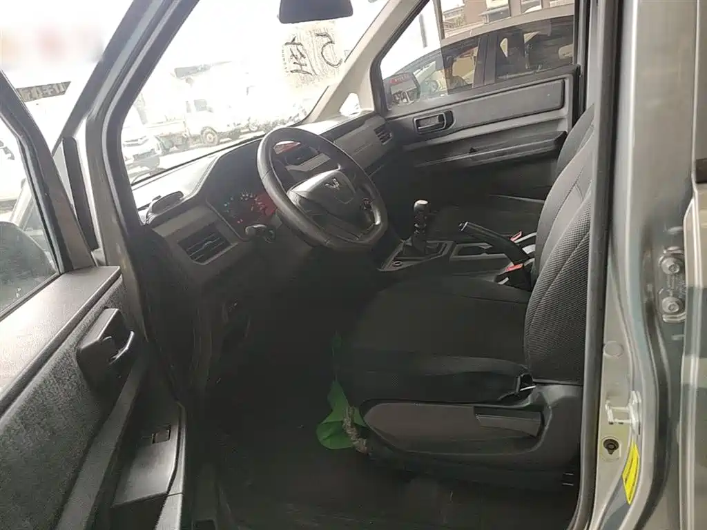 Wuling Hongguang PLUS 2020 — фото 15